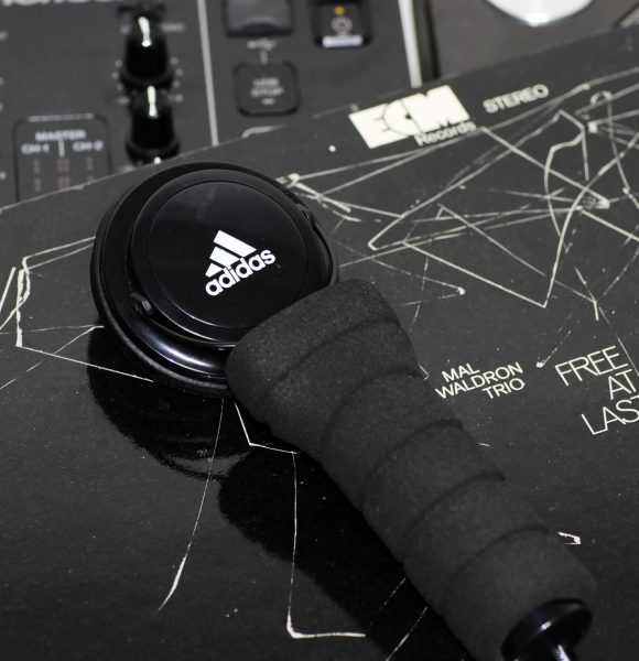 片耳ヘッドフォン 自作 : adidas  Stick Headphone